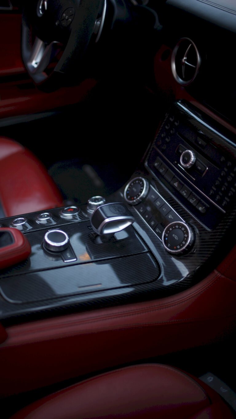 4K classic car wallpaper featuring luxury sports cars with sharp details, aerodynamic design, and high-performance style — ultra HD car background available for free on Zonwalls.